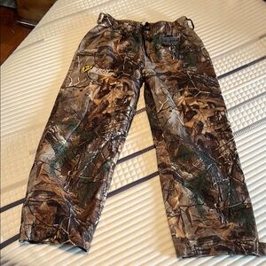 Brown and Green Camouflage Sweatpants for Outdoor Activities